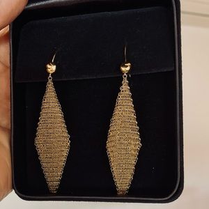 - TIFFANY & Co. 18K Gold Elsa Peretti
2 1/2” Long Mesh Earrings